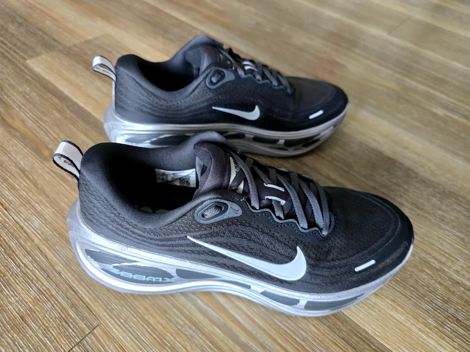 NIKE VOMERO PLUS 4