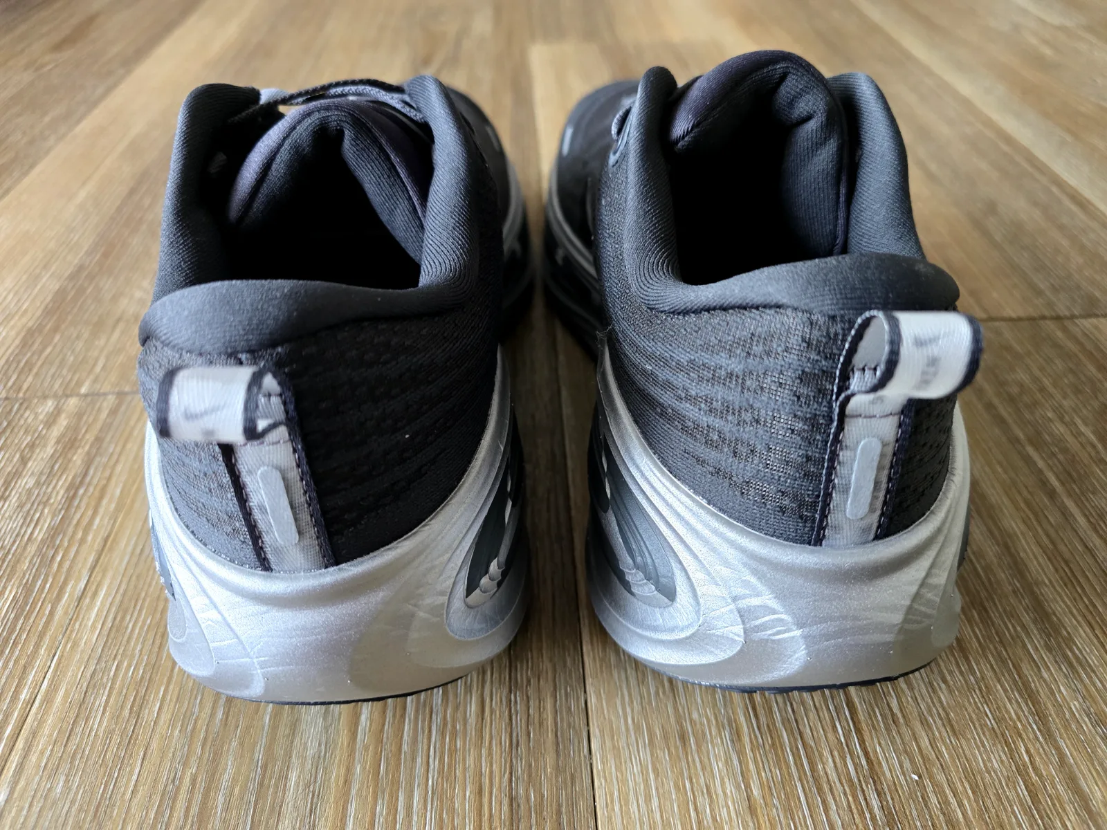 NIKE VOMERO PLUS 5