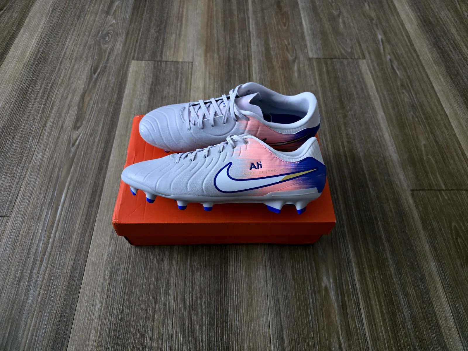 NIKE TIEMPO LEGEND 10 ACADEMY FG/MG