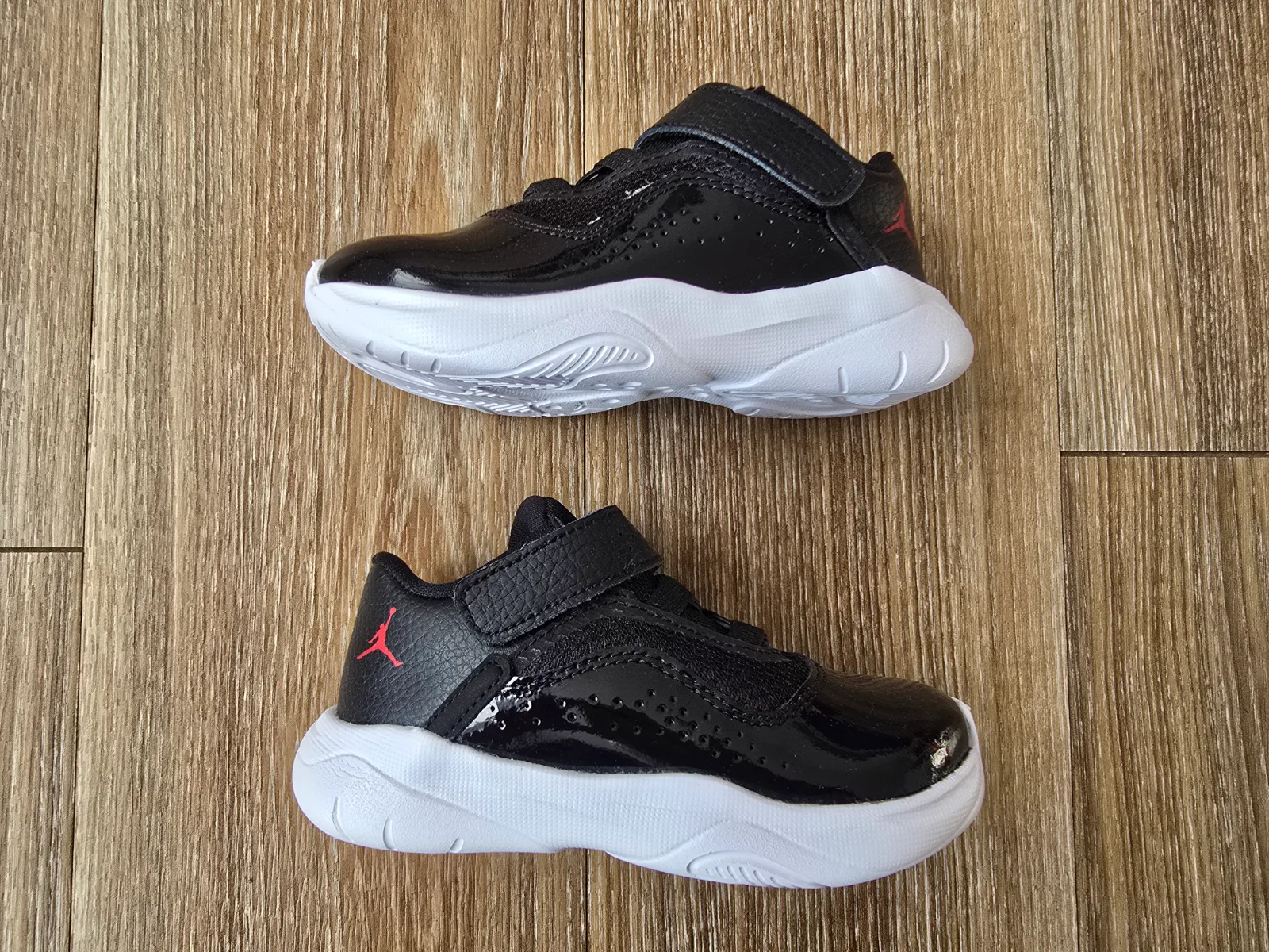 AIR JORDAN 11 CMFT LOW TD 3