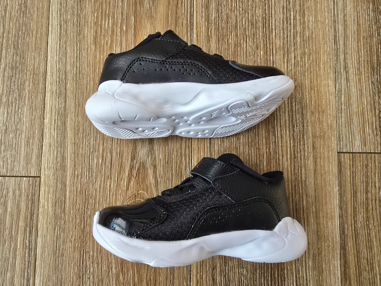 AIR JORDAN 11 CMFT LOW TD 2