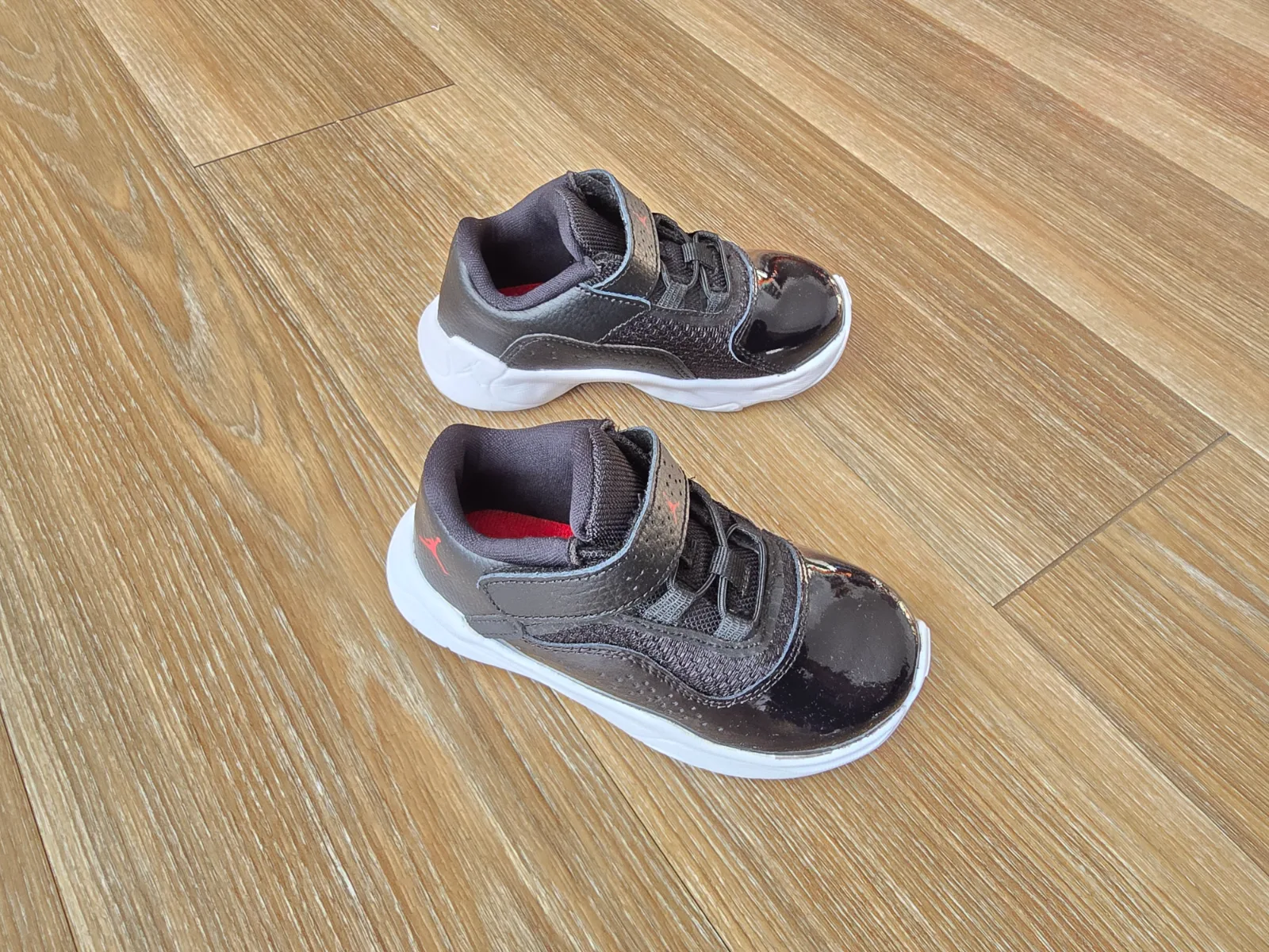 AIR JORDAN 11 CMFT LOW TD 5