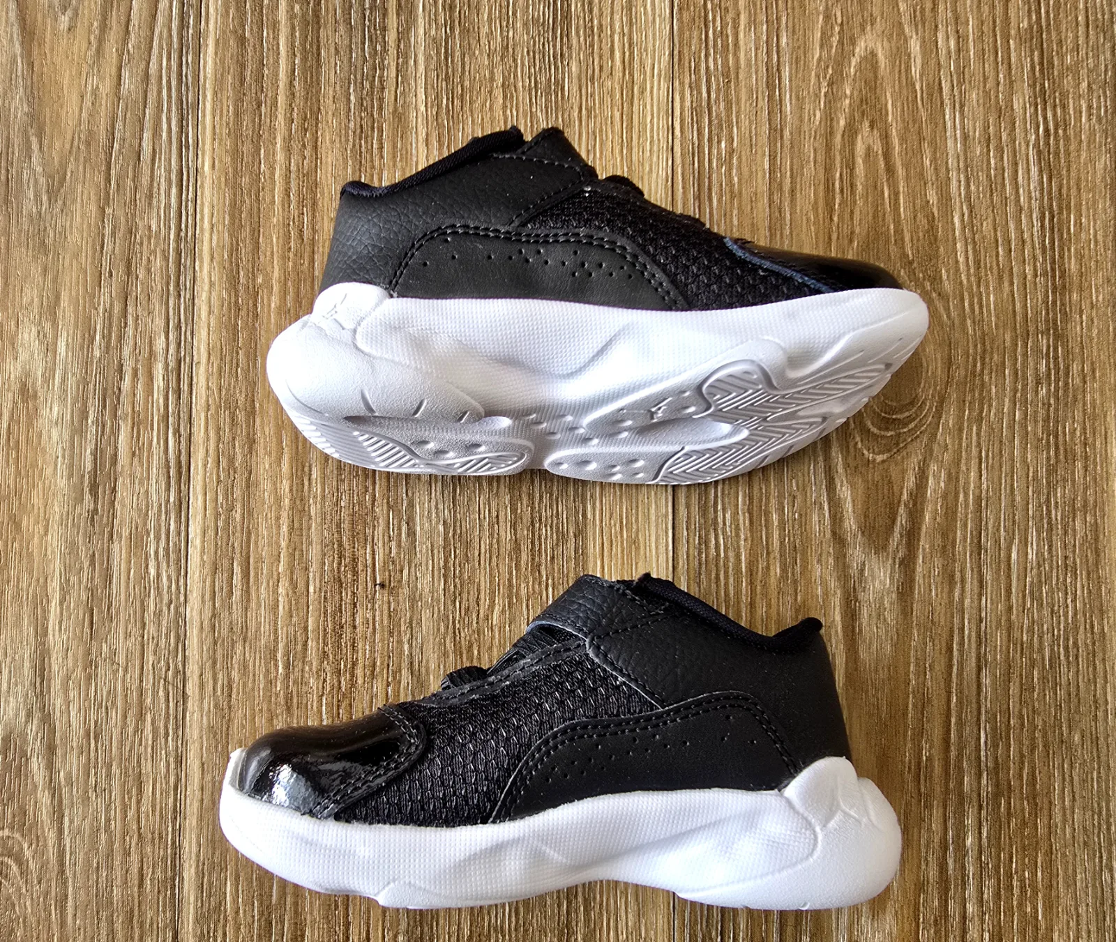 AIR JORDAN 11 CMFT LOW TD 3