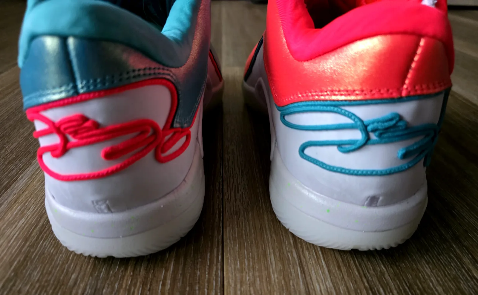 NIKE LEBRON XXII XMAS 5