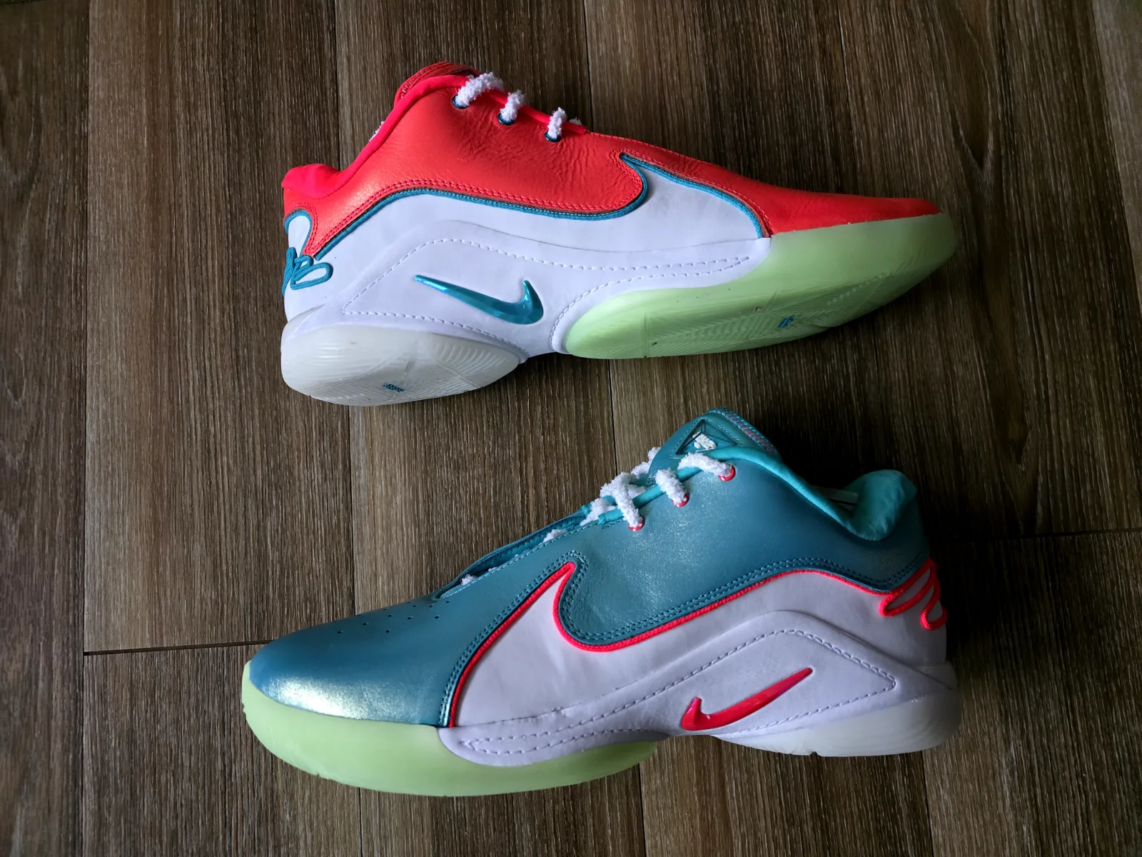 NIKE LEBRON XXII XMAS 3