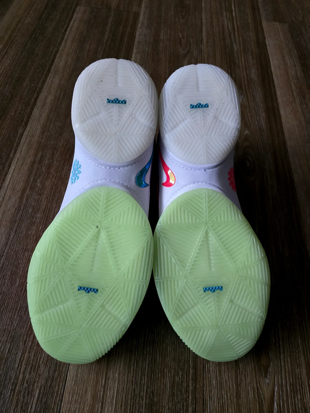 NIKE LEBRON XXII XMAS 7