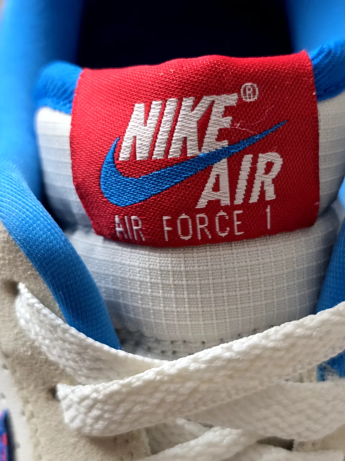 NIKE AIR FORCE 1 '07 LV8 10