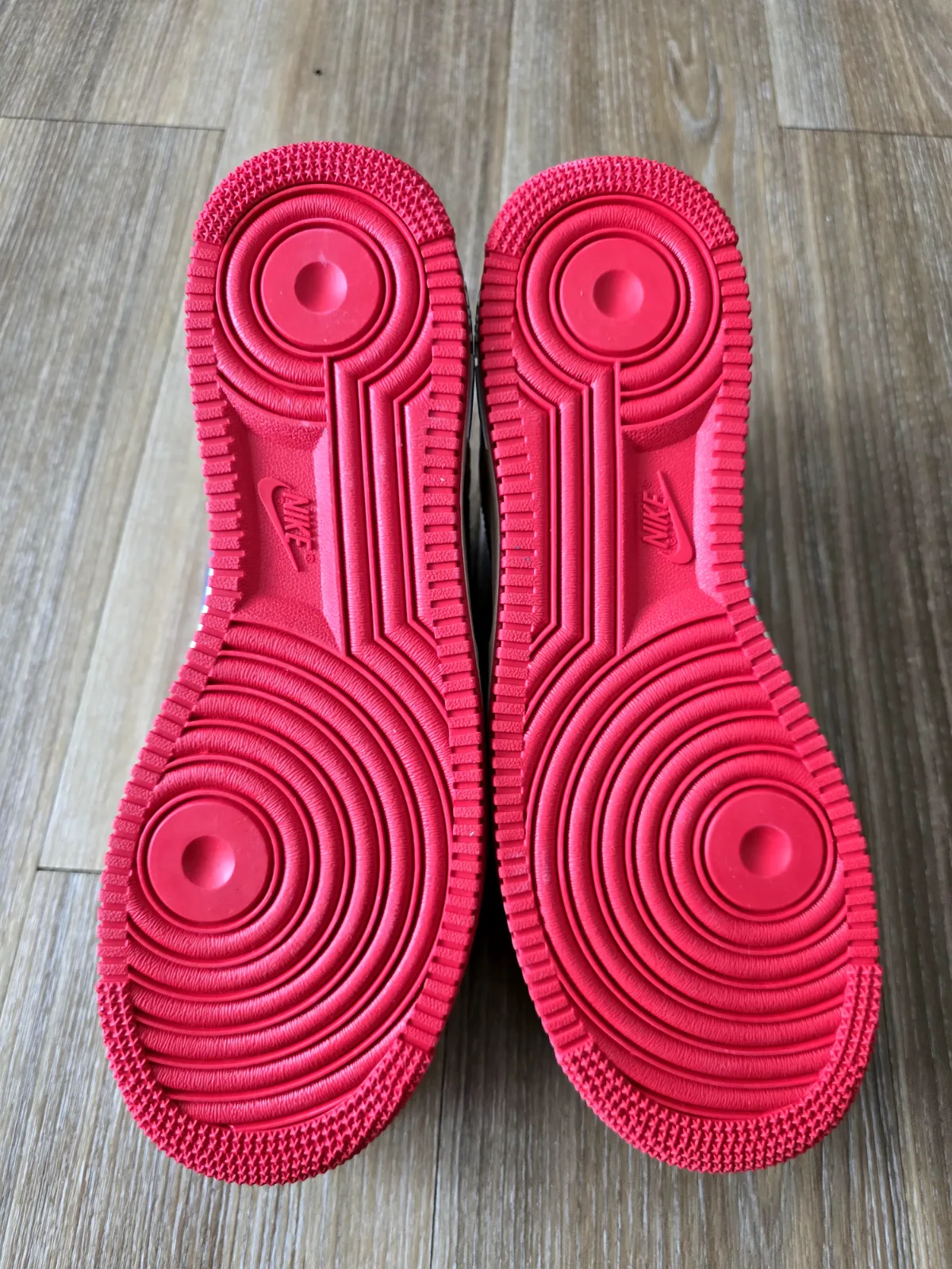 NIKE AIR FORCE 1 '07 LV8 6