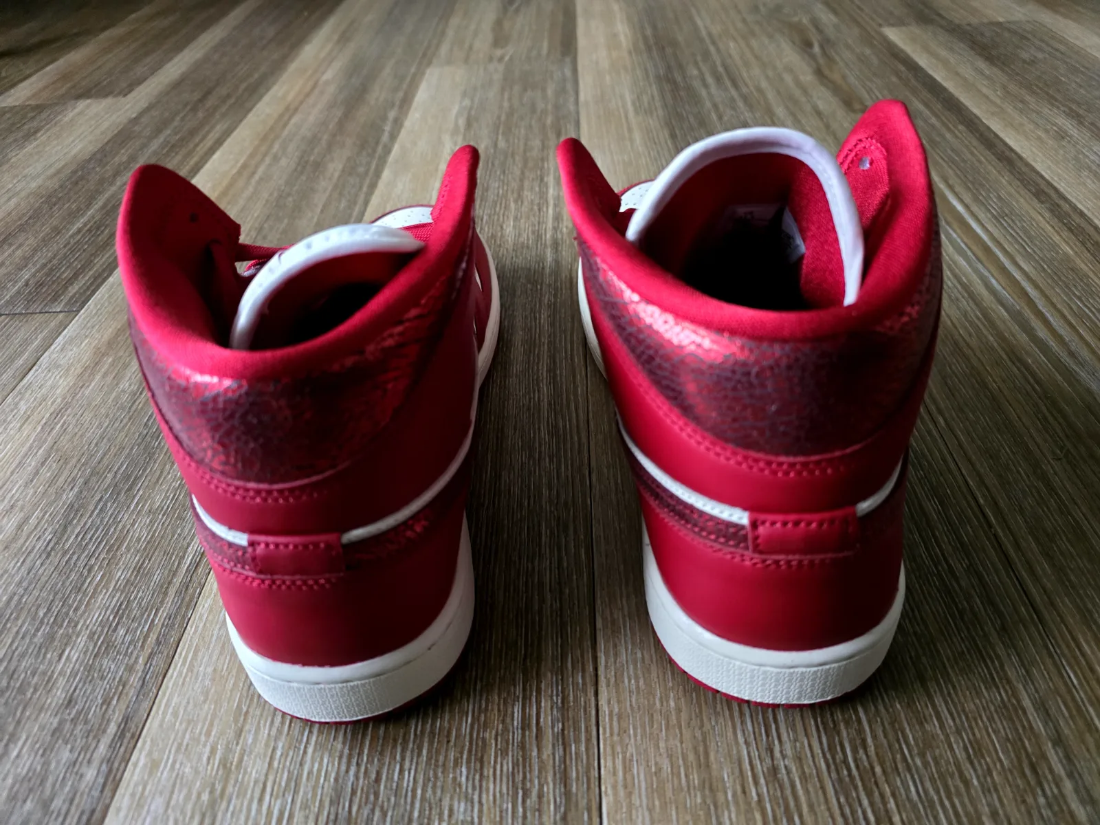 AIR JORDAN I MID SE "RED CRACKED LEATHER" WMNS 5