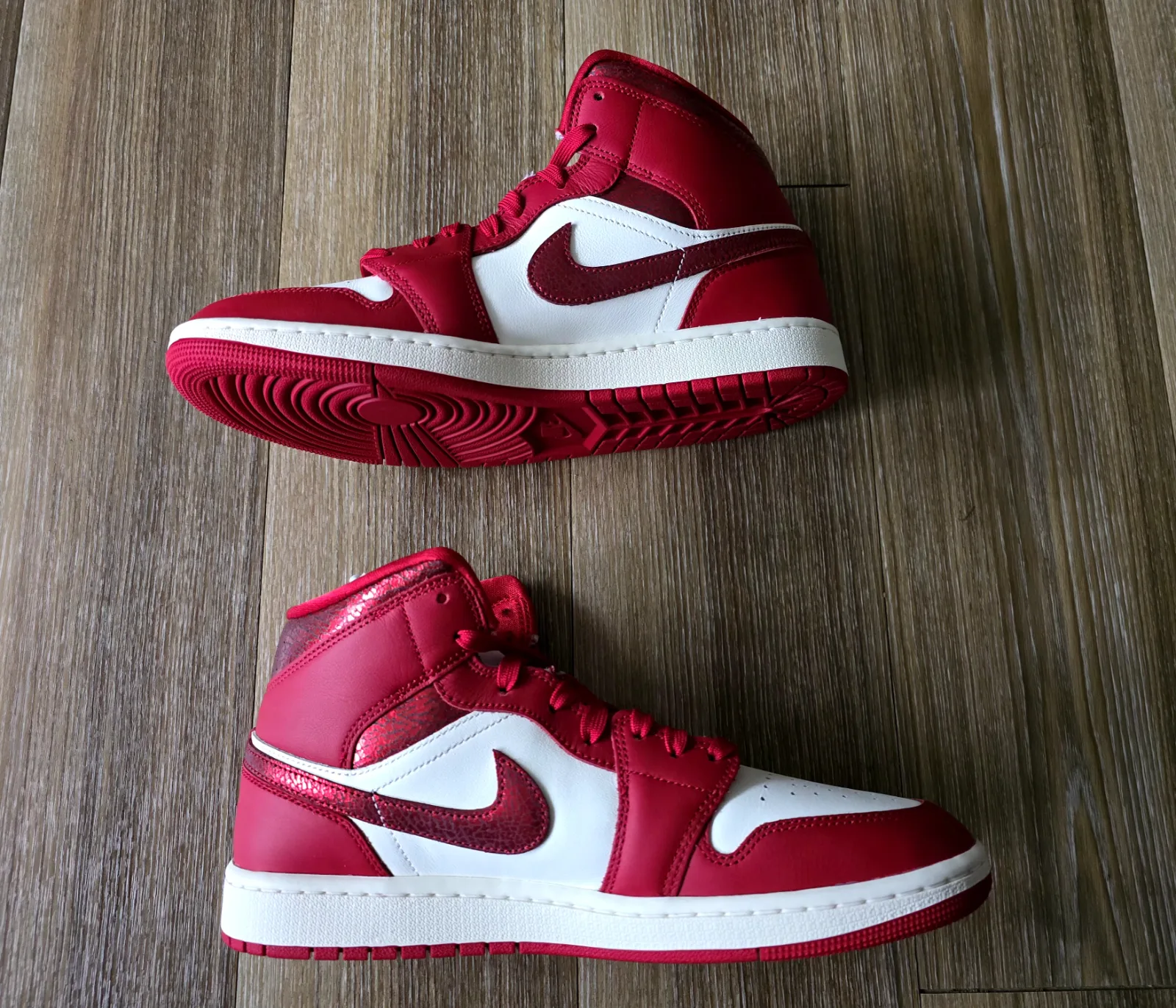 AIR JORDAN I MID SE "RED CRACKED LEATHER" WMNS 3