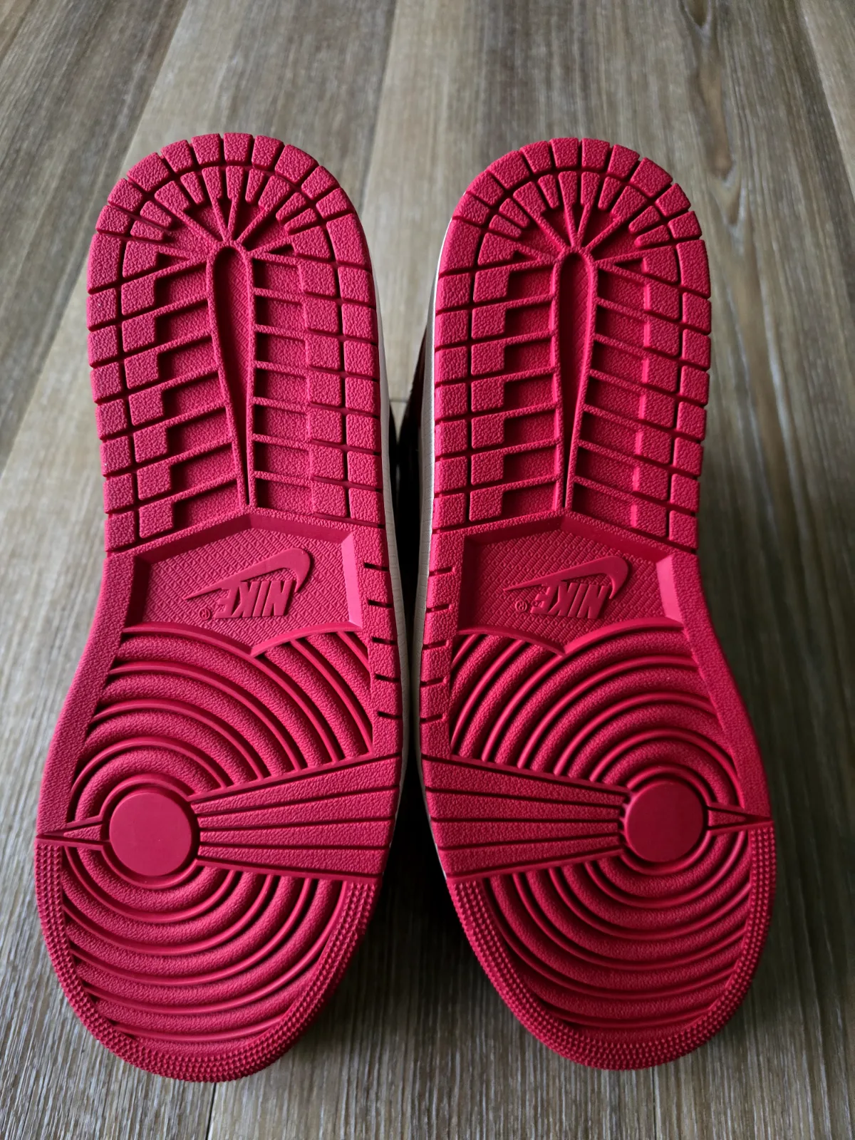 AIR JORDAN I MID SE "RED CRACKED LEATHER" WMNS 7