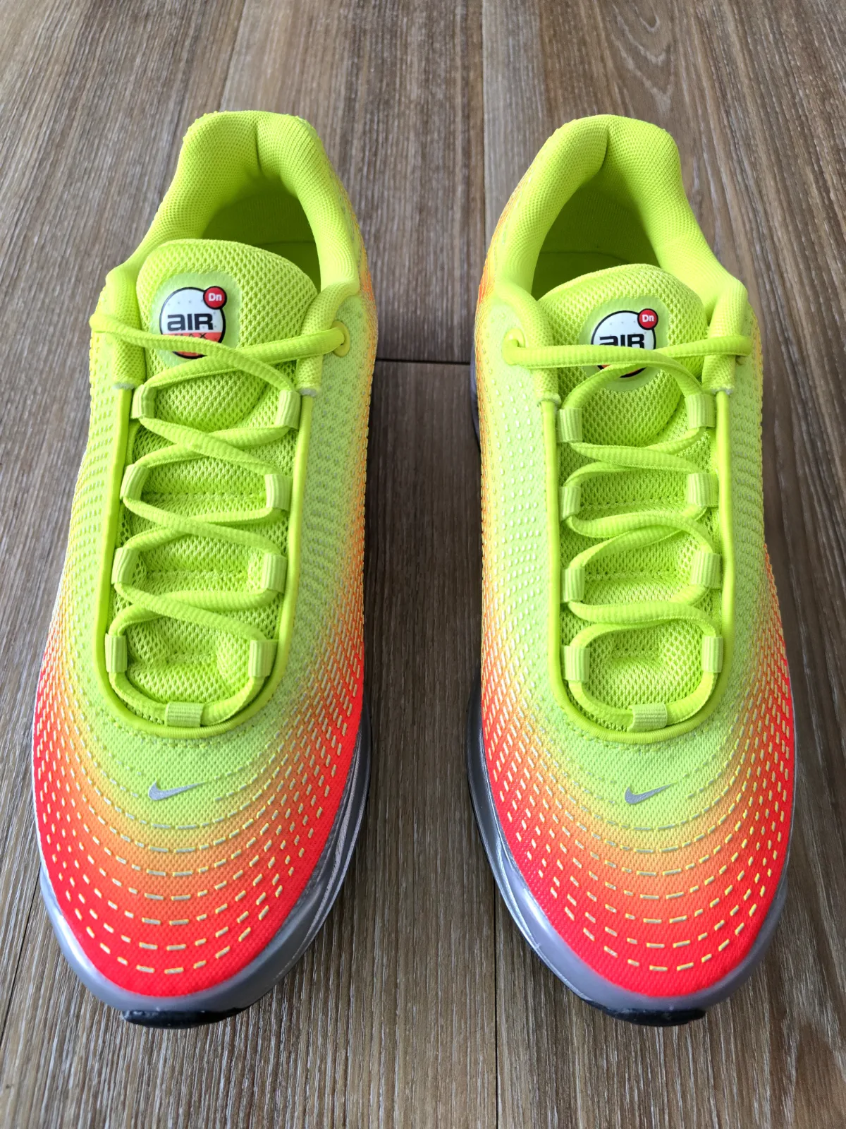 NIKE AIR MAX DN SE 4