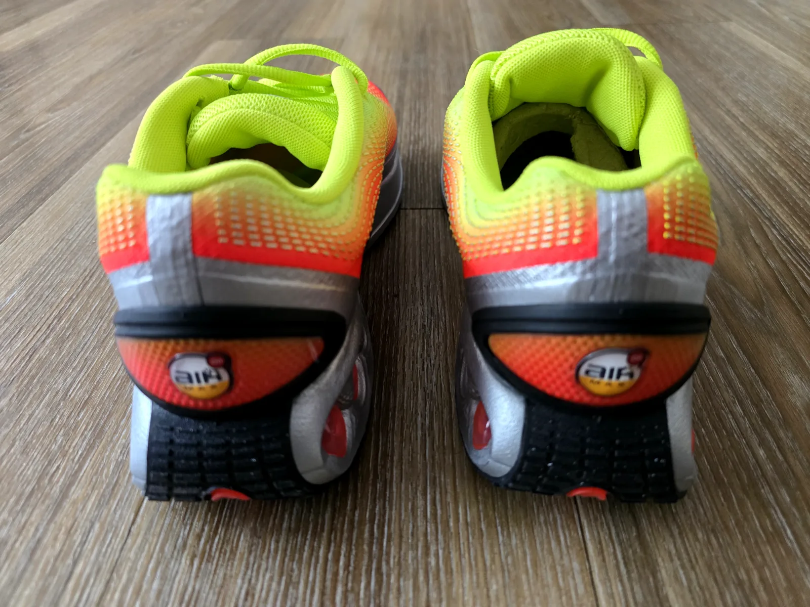 NIKE AIR MAX DN SE 6