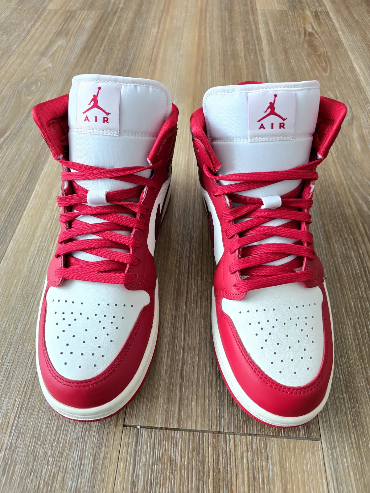 AIR JORDAN I MID SE "RED CRACKED LEATHER" WMNS 4