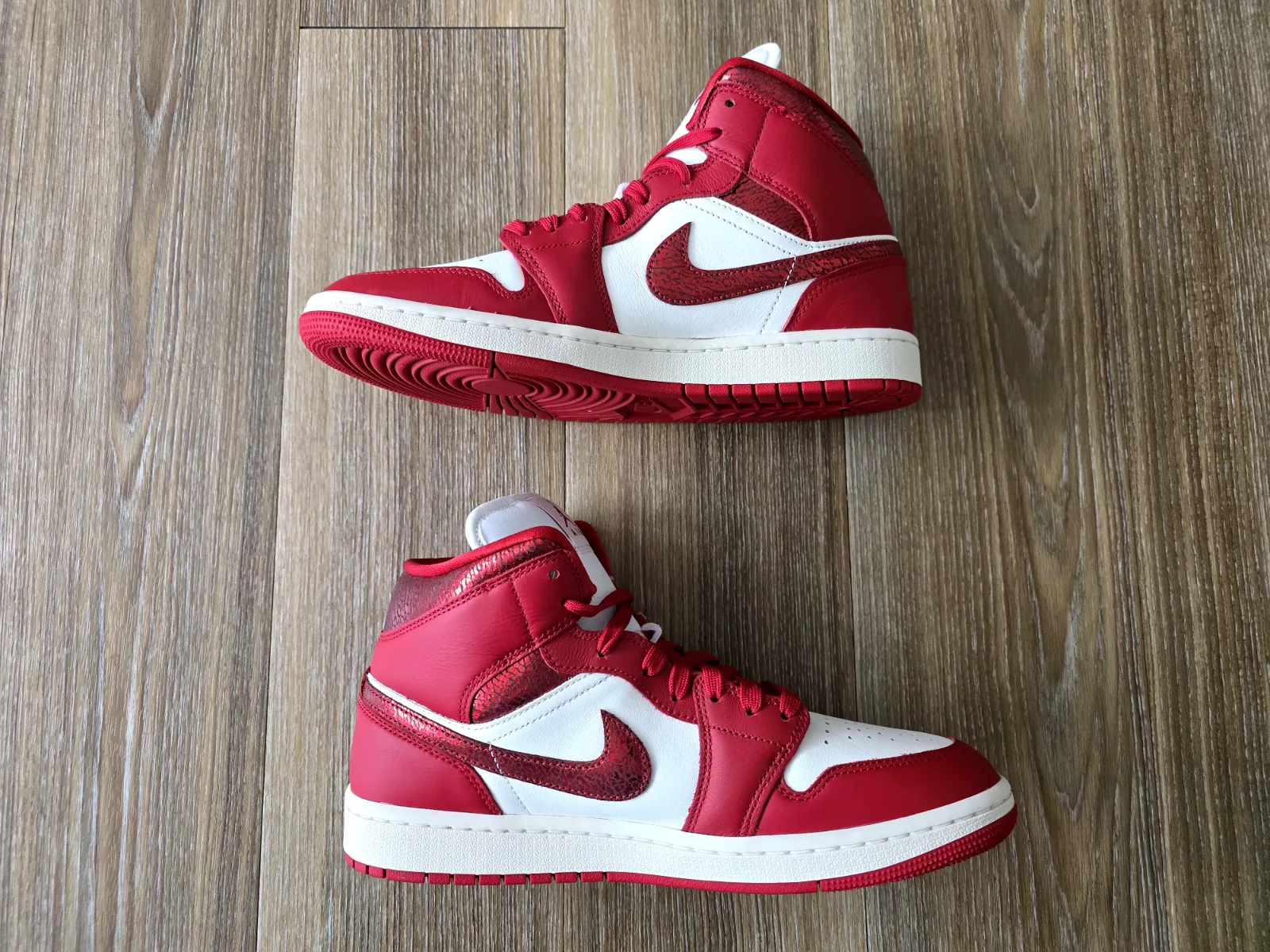 AIR JORDAN I MID SE "RED CRACKED LEATHER" WMNS 3