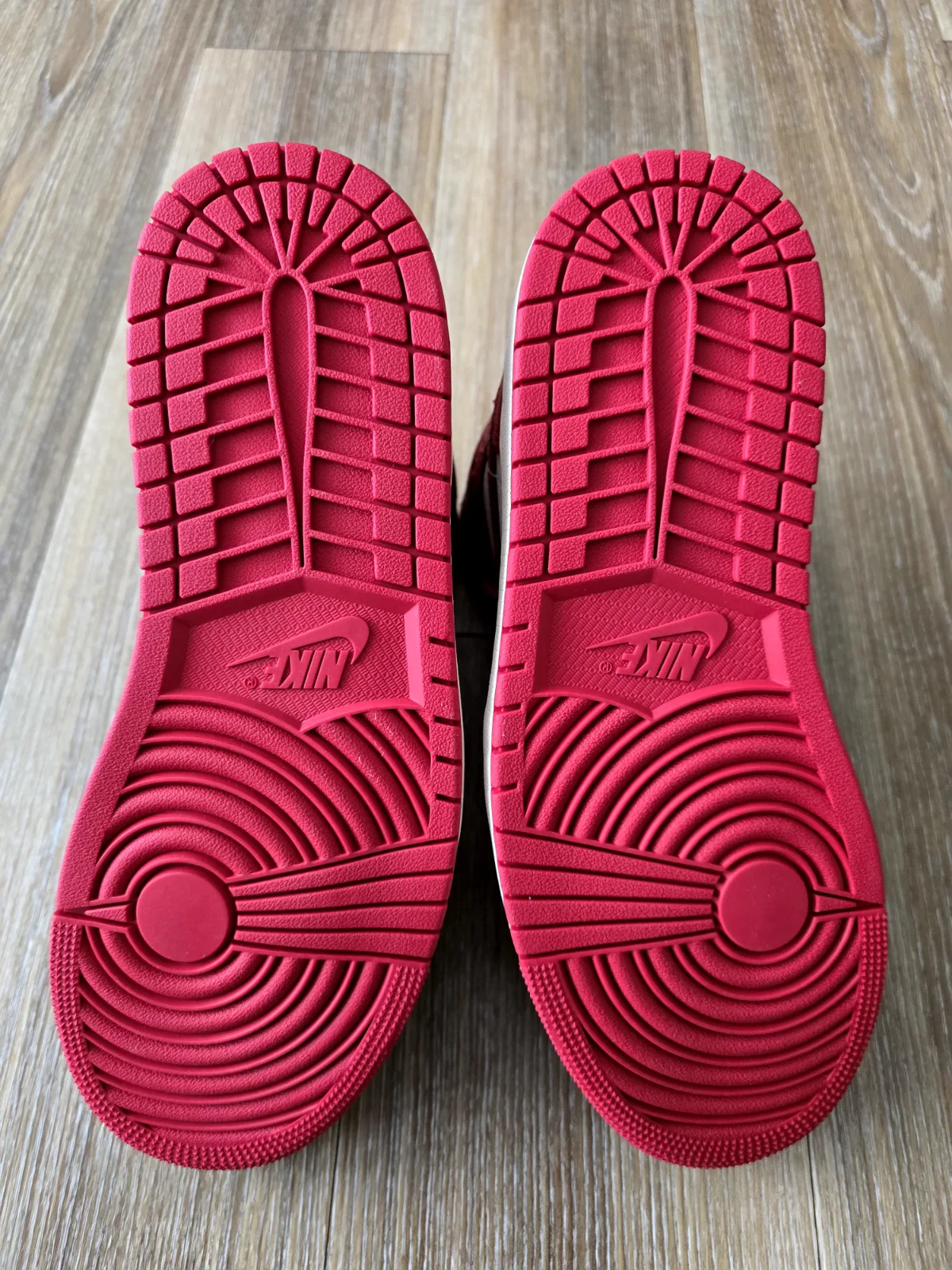 AIR JORDAN I MID SE "RED CRACKED LEATHER" WMNS 7