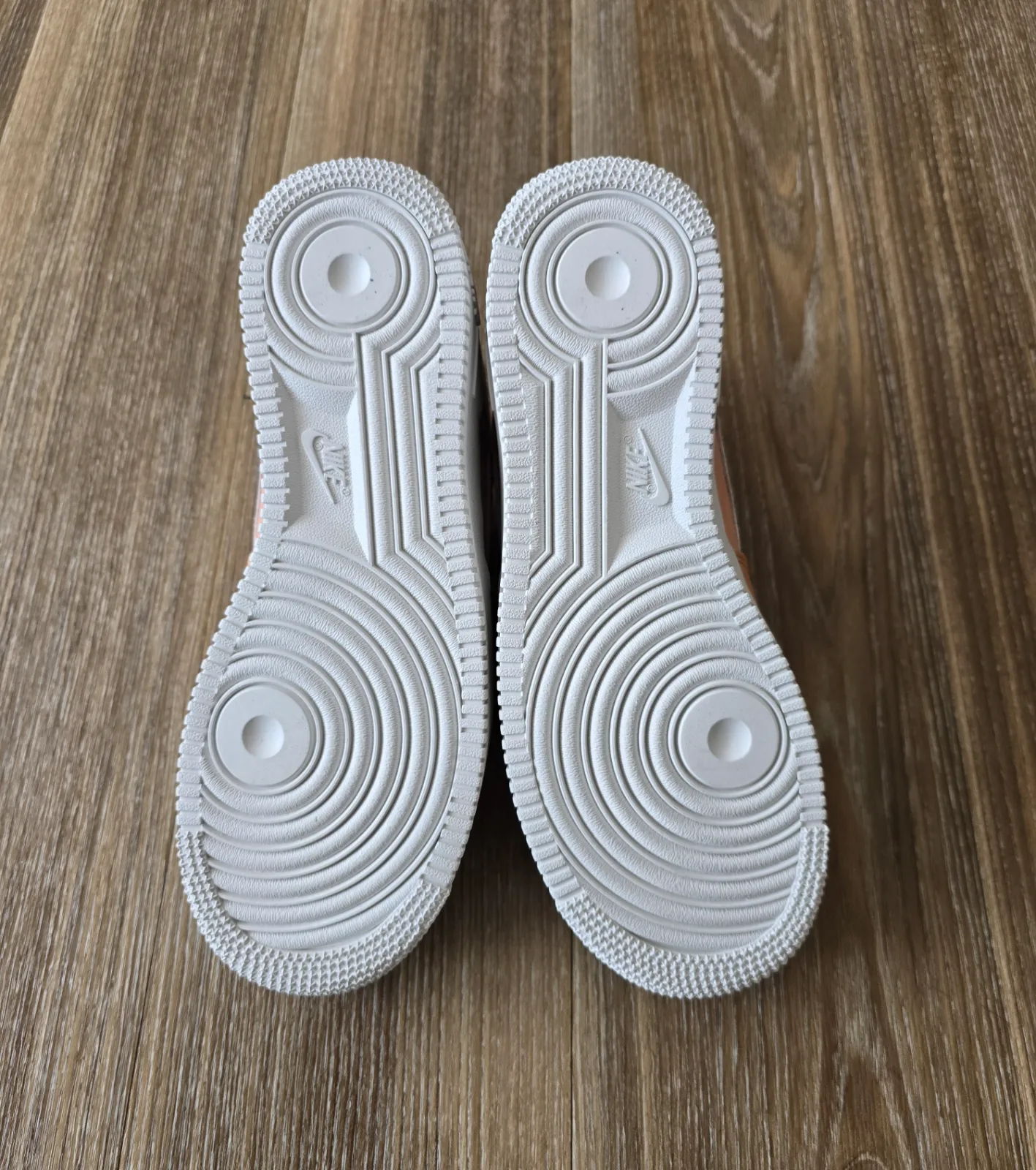 NIKE AIR FORCE 1 '07 LX NBHD 8