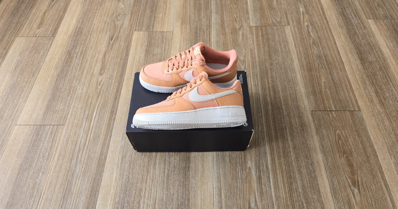 NIKE AIR FORCE 1 '07 LX NBHD