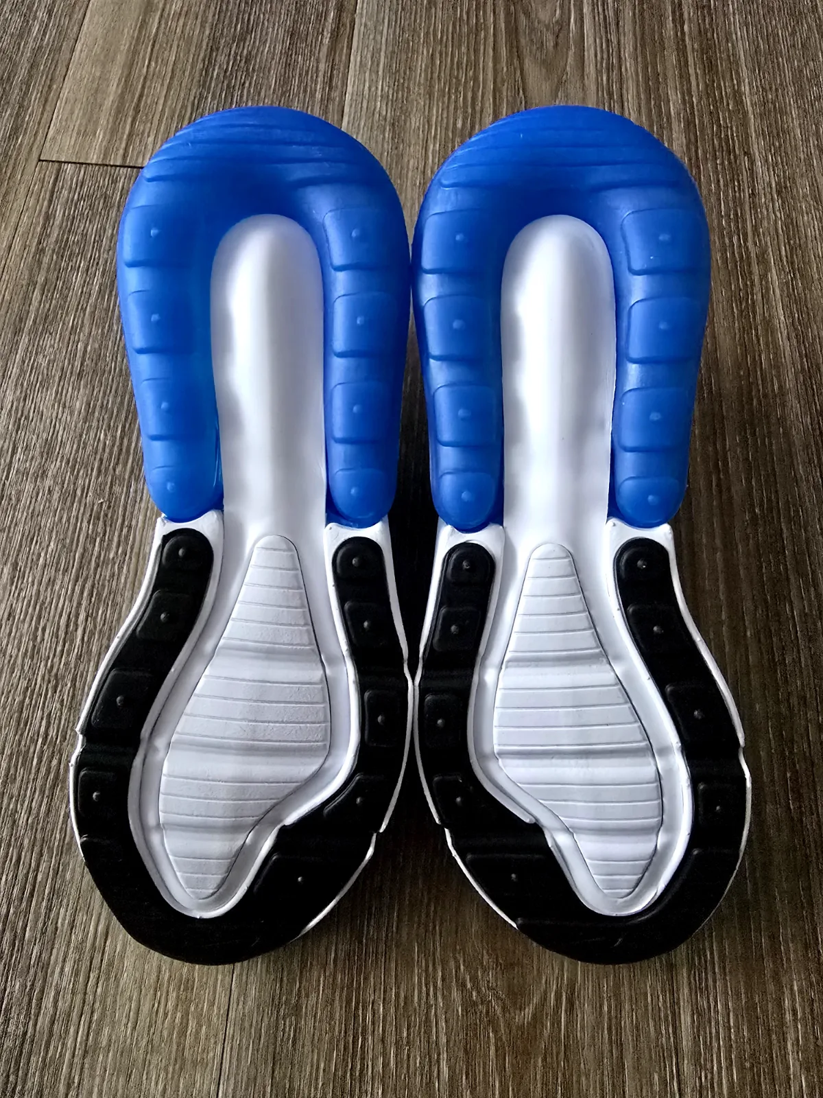 NIKE AIR MAX 270 GS 7