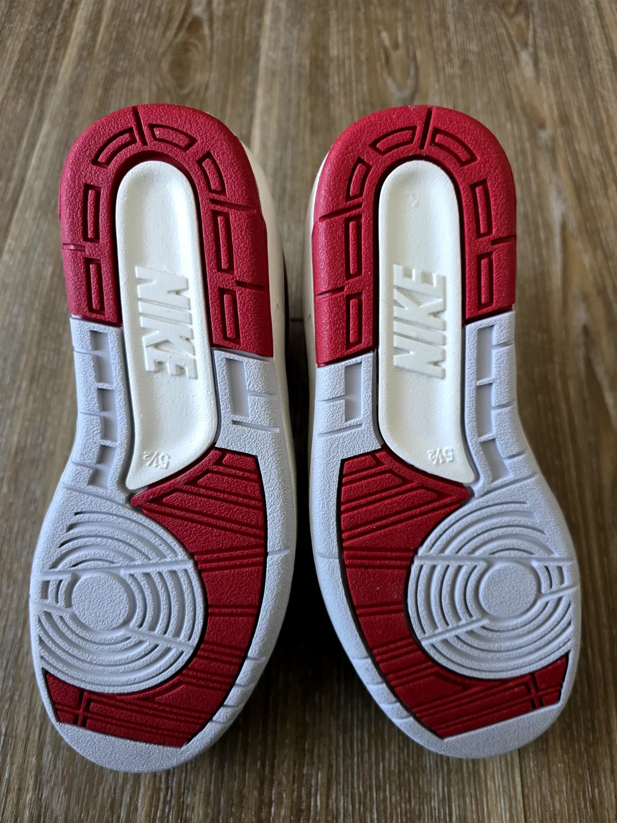 AIR JORDAN 2 RETRO SE NINA CHANEL ABNEY 6