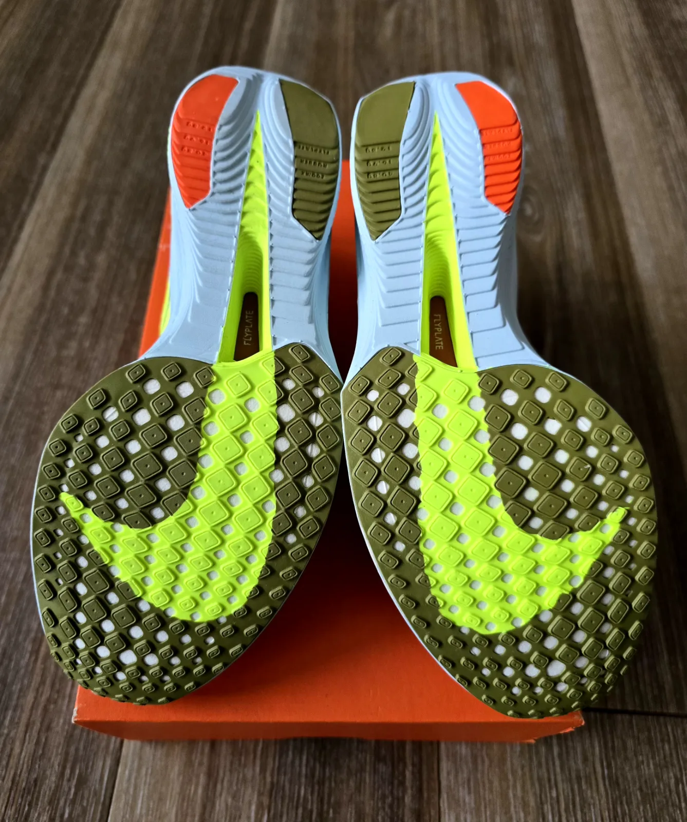 NIKE ZOOMX VAPORFLY NEXT% 3 2