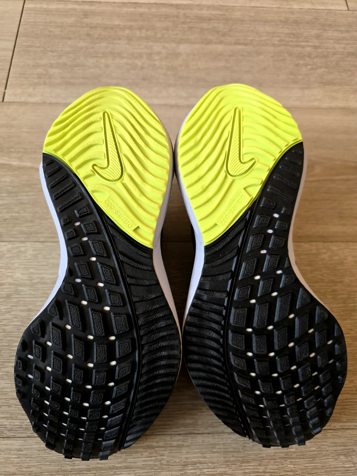 NIKE AIR ZOOM VOMERO 15 WMNS 6