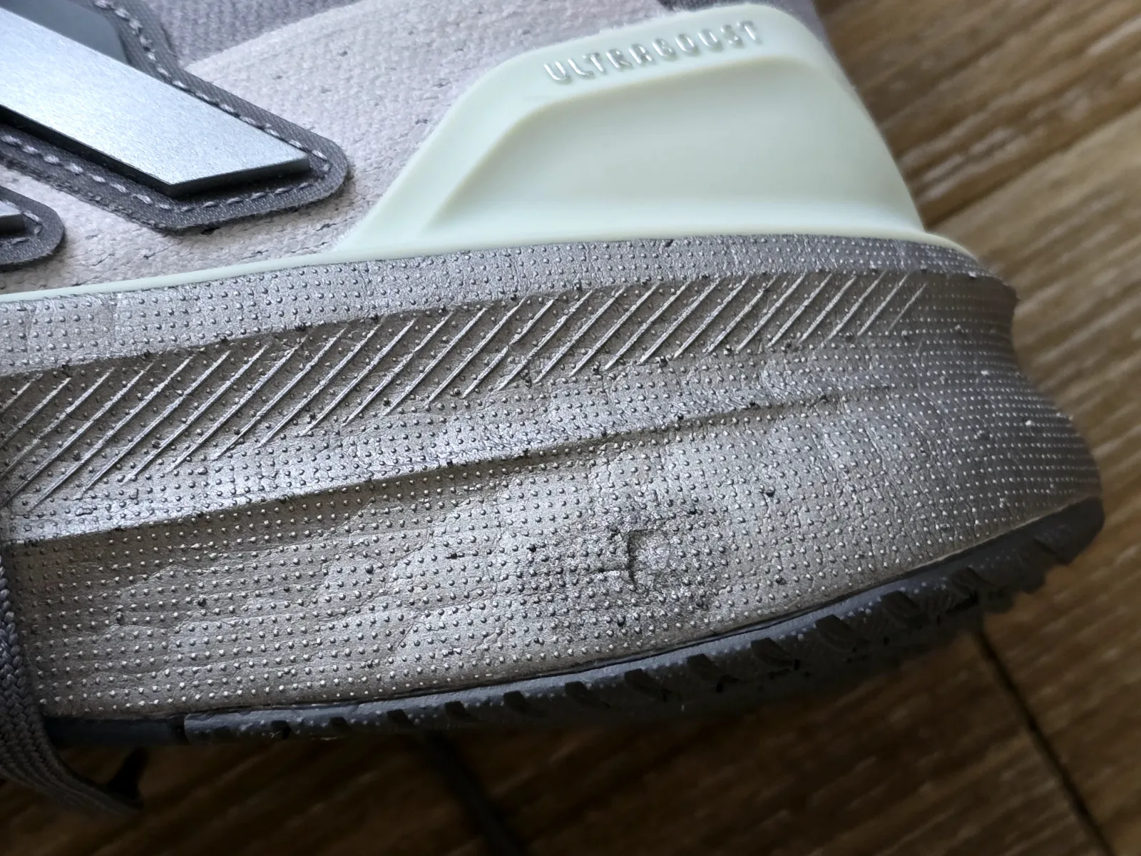 ADIDAS ULTRA BOOST 5 10