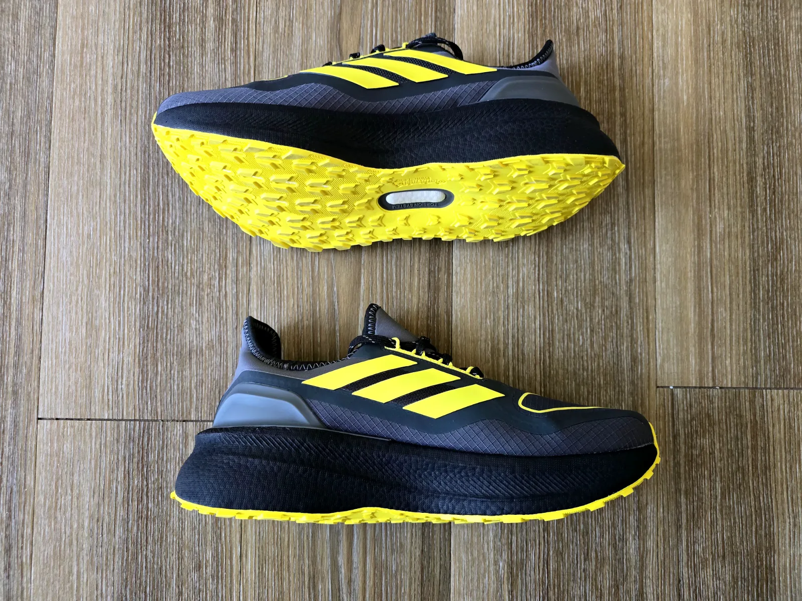 ADIDAS ULTRABOOST 5 GTX 3