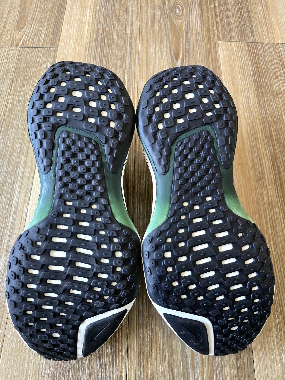 NIKE ZOOMX INVINCIBLE RUN FK3 7