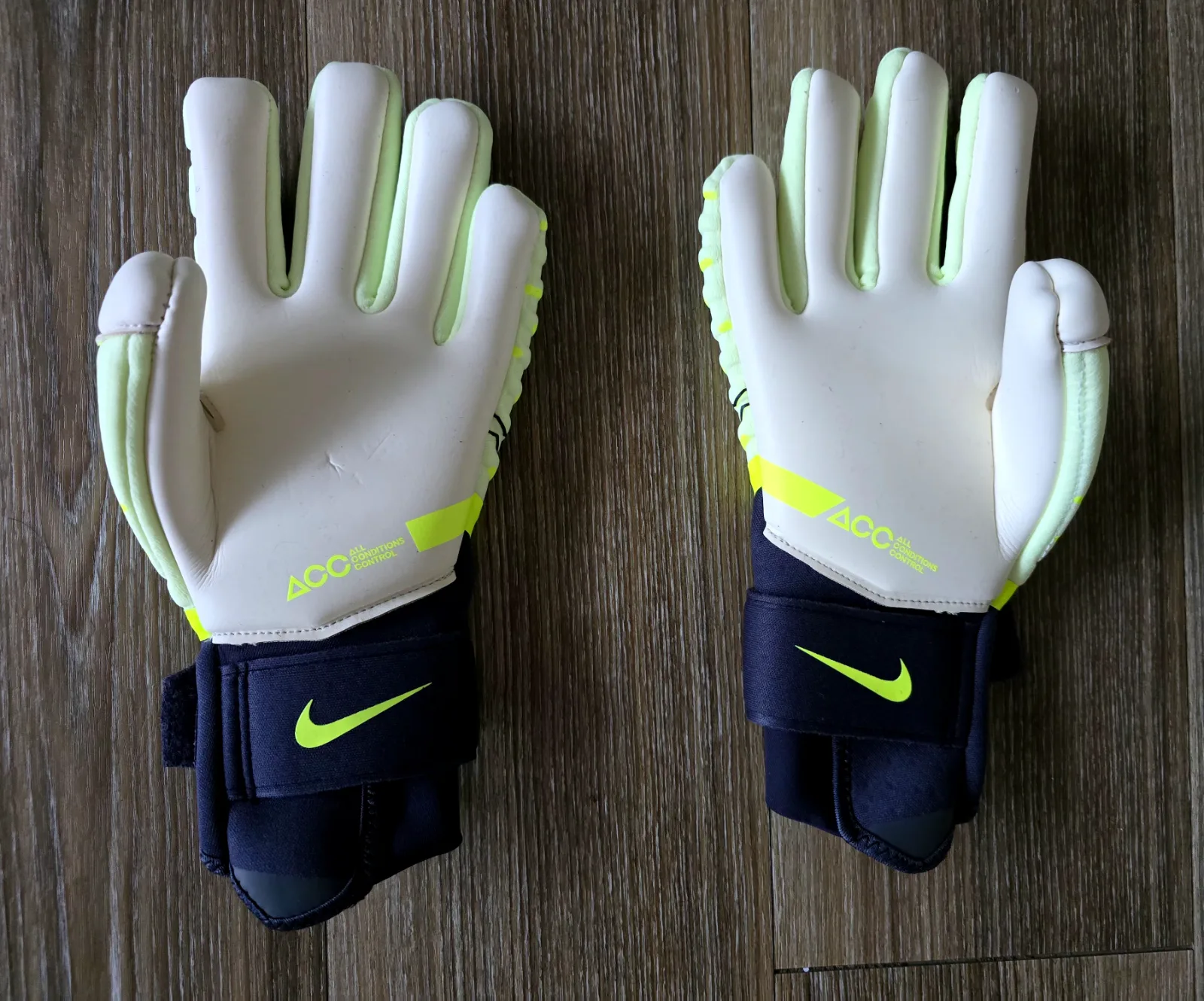 Brankářské rukavice Nike GK Phantom Elite 2